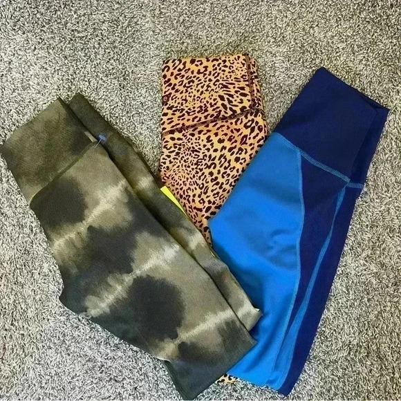 NIKE Women’s Yoga Leggings Lot Of 3 Leggings Sz XS/Small - Picture 1 of 16